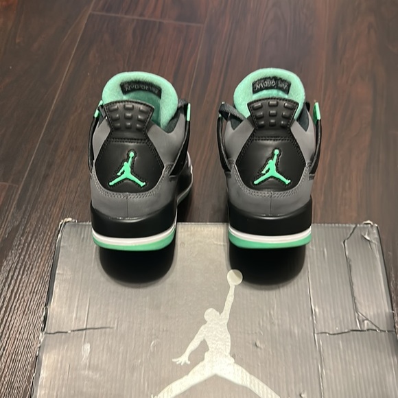 Air Jordan 4 Retro “Green Glow” - Picture 5 of 8